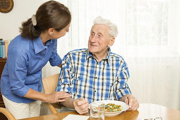 SOLICITAN CUIDADORES DE ANCIANOS - POSTULA YA